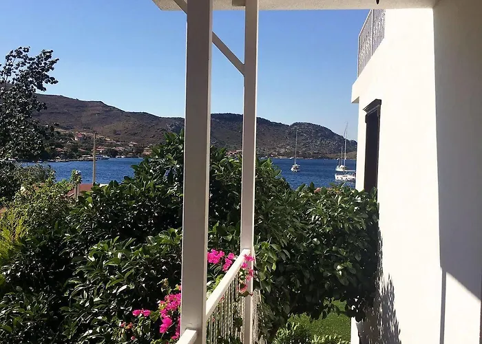 Beyaz Iskele & Restaurant Selimiye (Aegean)