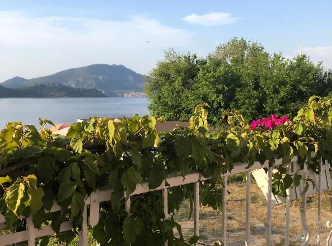 Отель Beyaz Iskele & Restaurant 5*